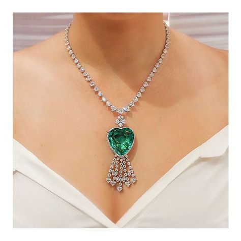 Kwiat Diamonds (@kwiatdiamonds) • Instagram photos and videos Heart Shaped Diamond Necklace, Beautiful Diamond Necklace, Emerald Pendant, Emerald Necklace, Jewelry Style, Heart Shaped Diamond, Emerald Jewelry, Artistic Jewelry, Jewelry Lover