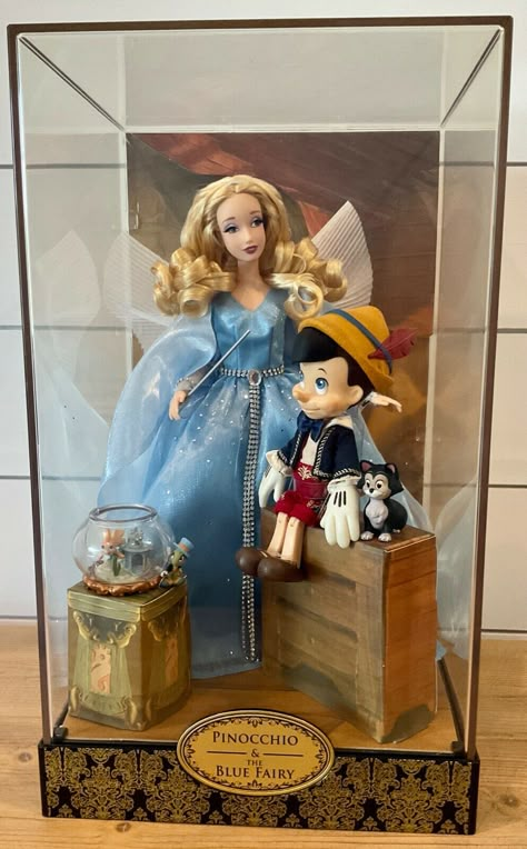 DISNEY STORE D23 2017 EXPO Pinocchio Blue Fairy Fairytale Doll New LE 0394/1023 - $1,195.95. À VENDRE! Pinocchio & Blue Fairy. Fairytale Series Doll Collection. Beautiful doll set. Doll set pictured is the one you will receive! 154772832219 The Blue Fairy, Disney Barbie Dolls, Barbie Doll Set, Disney Princess Dolls, Disney Collector, Disney Nerd, Disney Figurines, Blue Fairy, Beautiful Barbie Dolls