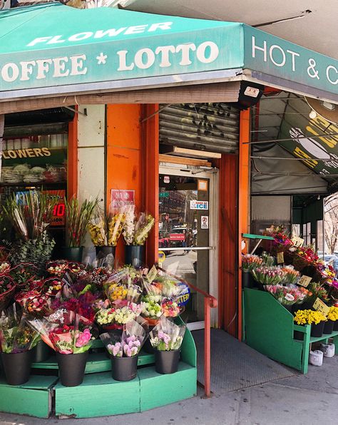 Park Slope Bodega NYC New York Bodega Aesthetic, Nyc Bodega Aesthetic, Nyc Store Fronts, New York Flower Shop, Bodega Photography, Bodega Aesthetic, New York Bodega, Nyc Bodega, Bodega Store