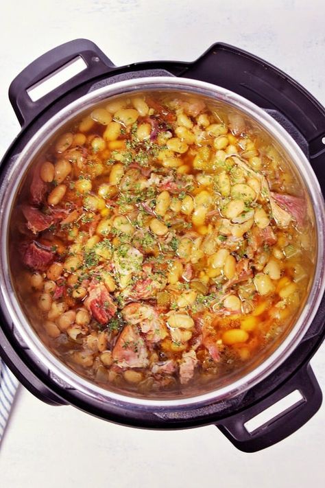 Bean Soup Instant Pot, Ham Hock Soup, Ham Hocks And Beans, How To Make Ham, Ham And Bean, Bean And Bacon Soup, Soup Instant Pot, Soup Beans, Ham Soup