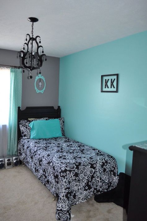 TEAL BEDROOM IDEAS – Somewhere between blue and green, teal is an interesting color. At a glance, looking at the color makes us feeling super fresh an... Girls Bedroom Wall Color, Teal And Gray Bedroom, Aqua Bedrooms, Mint Green Bedroom, Grown Up Bedroom, Turquoise Room, Green Bedroom Decor, Bedroom Turquoise, Teal Bedroom