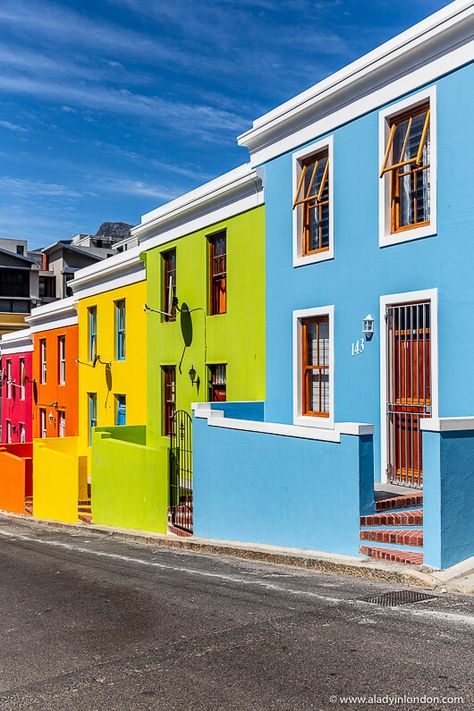 Things to Do in Cape Town, South Africa - The Unmissable Highlights Bo Kaap Cape Town Colorful Houses, Architecture South Africa, Colors Of Africa, Bokaap Cape Town, Capetown Houses, Cape Town Architecture, Colourful Buildings Architecture, Colorful Houses Exterior, Things To Do In Cape Town