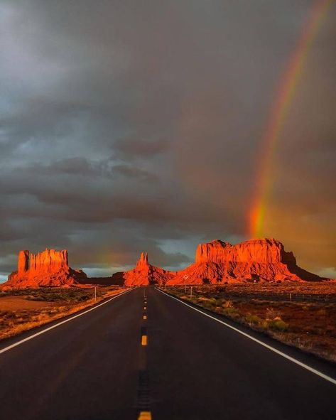 Side Of The Road Aesthetic, Southwest Aesthetic, Road 66, Monument Valley Arizona, Route 66 Road Trip, Highway To Hell, Beautiful Roads, Desert Vibes, Route 66