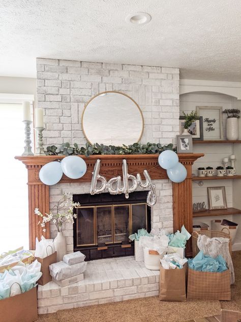 Baby Shower Staircase Decor, Indoor Baby Shower Decor, Diy Baby Boy Shower Decorations, Baby Shower Onsies Decoration, Living Room Baby Shower Ideas, House Baby Shower Set Up, Home Baby Shower Ideas Decor, Simple Blue Baby Shower Ideas, Baby Shower Fireplace Decor