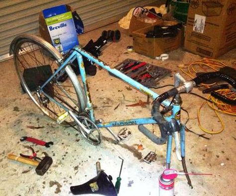 Instructibles Guide to Rehabbing a Bike Bicycle Paint Job, Bike Restoration, Diy Mechanics, Bike Cleaning, Bicycle Diy, Wooden Bike, Bicycle Painting, Park Tool, Old Bicycle