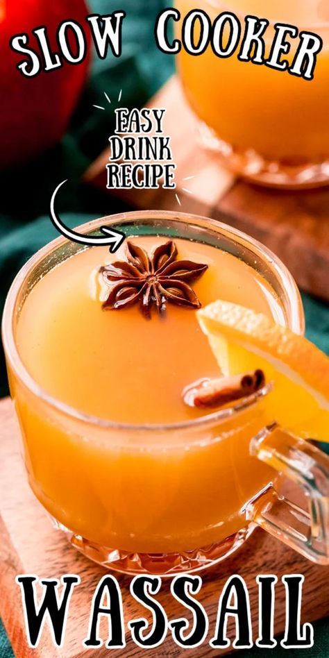 Hot Wassail Recipe, Wassail Recipe Crockpot, Wassail Recipe Easy, Crockpot Drinks, Hot Apple Cider Recipe, Warm Holiday Drinks, Apple Cider Juice, Wassail Recipe, Cider Drinks