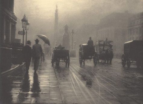 Lovely atmospheric photograph of Waterloo Place, London in 1899 by the Belgian photographer Leonard Misonne Victorian London, London History, Walking In The Rain, Horse Drawn, Foto Vintage, Old London, Foto Art, Vintage London, Baker Street