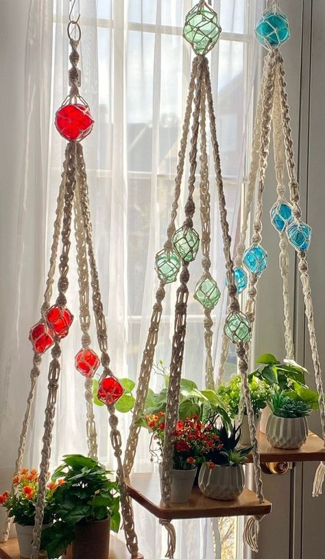 Macrame Hanger Ideas, Macrame With Twine, Plant Related Crafts, Macrame Hangers For Plants, Unique Macrame Ideas, Driftwood Macrame, Displaying Photos, Crochet Plant Hanger, Macrame Plant Hanger Patterns