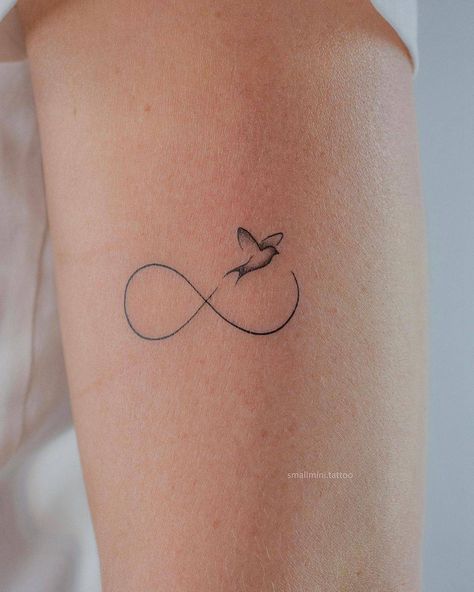 Small Sparrow Tattoos, A Bird Tattoo, Bird Tattoo Design, Tattoo Design Ideas For Women, Simple Bird Tattoo, Small Bird Tattoos, Parrot Tattoo, Bird Tattoo Meaning, Bird Tattoos For Women