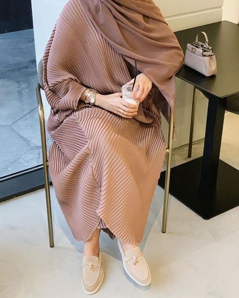 Hijabi Mode, Hijab Stile, Abaya Fashion Dubai, Hijabista Fashion, Abaya Kimono, Mode Kimono, Modern Hijab Fashion, Hijab Fashionista, Modest Fashion Hijab