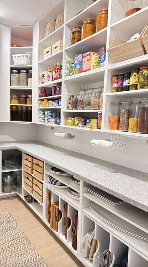 Walk In Pantry Ideas, Pantry Designs, Pantry Closet Design, Pantry Layout, Pantry Inspiration, House Pantry, Dream Pantry, Home Pantry, Farmhouse Pantry