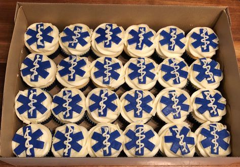 Emt Cupcake Ideas, Medical Theme Cupcakes, Ems Party Ideas, Emt Themed Party, Ems Decorations, Paramedic Graduation Party Ideas, Emt Cakes Ideas, Paramedic Party Ideas, Emt Party Ideas