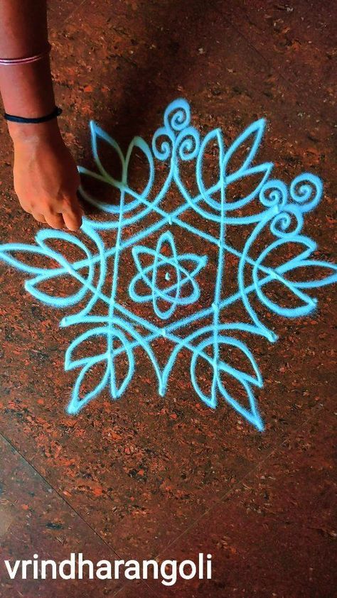 Simple Rangoli Images, Thipkyanchi Rangoli, Small Free Hand Rangoli, Small Kolam, Pattern Design Drawing, Easy Rangoli Designs Videos, Very Easy Rangoli Designs, Rangoli Designs Photos, Rangoli Designs Simple Diwali