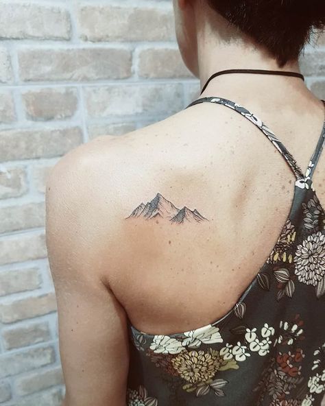 Mountain Tattoos! Lets Climb High ... Climbing Tattoo, Moutain Tattoos, Small Mountain Tattoo, Mountain Tattoos, Mountain Range Tattoo, Mountain Tattoo Simple, Mountain Tattoo Design, Kunst Tattoos, Tattoos Mandala