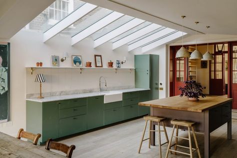 A Hackney townhouse infused with Georgian design Wooden Sash Windows, Modern Kitchen Furniture, Skylight Kitchen, London Townhouse, Wooden Floorboards, Shaker Style Kitchens, Storey Homes, Kitchen Extension, Kitchen Diner