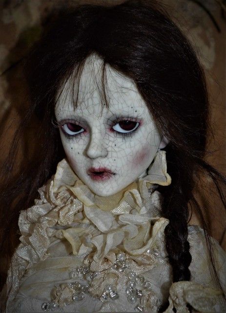 withdoll adriana cracked head - faceup phantom creations | Flickr Porcelain Doll Aesthetic, Cute Doll Makeup, Diy Halloween Doll, Creepy Doll Makeup, Cracked Doll Makeup, Broken Doll Makeup, Doll Makeup Halloween, Porcelain Doll Makeup, Glass Dolls