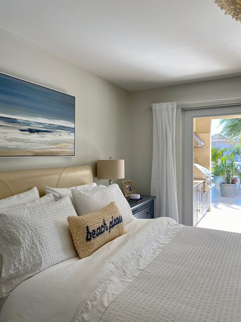 POV: you’re staying in a clean, beachy pastel room overlooking a pool, palm trees, and a canal. You’re lightly sunburnt from the beach and are about to take a nap after your shower. #roomdecoration #beachdecor Room Inspo Coastal, Beachy Room Ideas, Beachy Room Aesthetic, Costal Bedroom, Surf Room Decor, Ocean Room Decor, Beach House Room, Beachy Room Decor, Beachy Bedroom