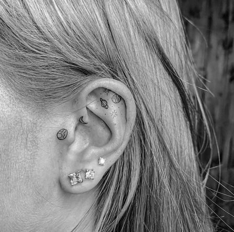 Moon Ear Tattoo Inner, Dainty Ear Tattoos, Tattoo Ears, Ear Lobe Tattoo, Dainty Tattoos For Women, Eat Tattoo, Ear Tattoo Inner, Ear Tats, Tattoo Ear