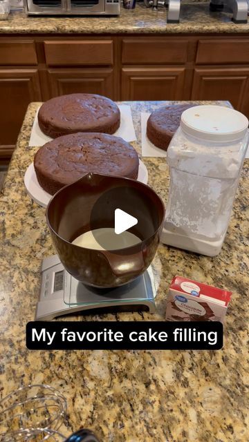 Chocolate Cake Filling, Cake Cream Filling, Chocolate Filling For Cake, Pie Fillings, Cake Filling Recipes, Frosting Recipes Easy, Cake Filling, Icing Frosting, Homemade Cake Recipes