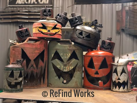 Halloween plasma cut gas can jackolanterns by Brian Quail/ReFind Works Halloween Home Decor Ideas, Rustic Halloween, Halloween Cans, Primitive Halloween, Vintage Halloween Decorations, Gas Cans, Halloween Home, Fall Halloween Decor, Halloween Deco