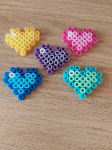 Hana Beads Ideas, Perler Bead Tiny Patterns, Pastel Perler Beads, Tiny Perler Beads Ideas, Small Perler Bead Designs, Mini Pearler Bead Patterns, Ironing Beads Ideas Small, Small Hama Beads, Hamma Beads Ideas Small