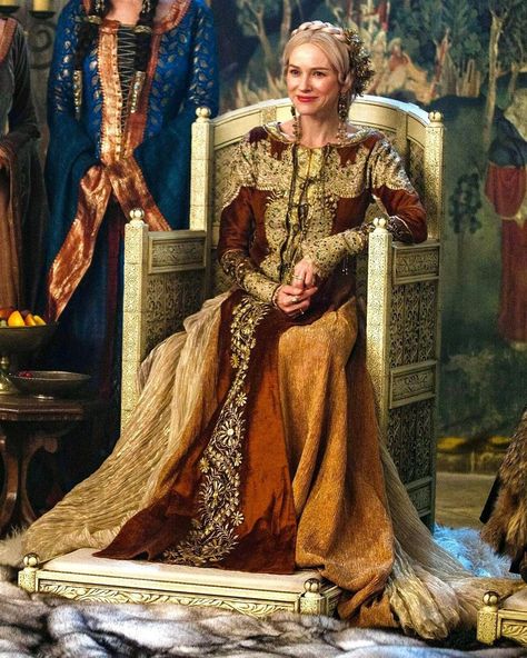 Period Drama Style & Aesthetic (@perioddramastyle) • Instagram photos and videos Tudor Fashion Women, Burnt Orange Gown, Queen Gertrude, Ophelia 2018, Hamlet Ophelia, Opera Aesthetic, Gown Aesthetic, Orange Gown, Medieval Gown