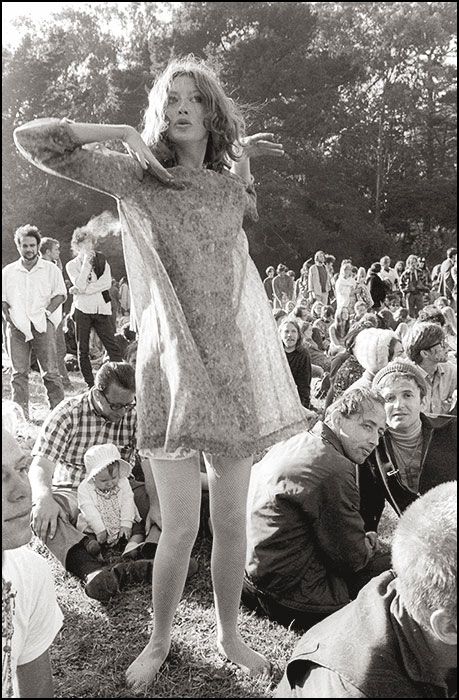 Golden Gate Park, 1968  by Paul Ryan #vintage #photo Woodstock Outfit, Woodstock Photos, Mundo Hippie, Woodstock Hippies, Rock Club, 60s Hippie, Woodstock 1969, Woodstock Festival, Hippie Culture