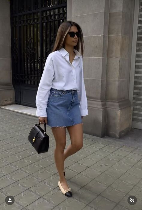 45 Ways to Style a White Button-Down Shirt - Boss Babe Chronicles Miniskirt Work Outfit, La Spring Outfits, Chic Spring Outfits, Timeless Wardrobe, All Jeans, Paris Outfits, Jeans Rock, Summer Fashion Outfits, Spring Summer Outfits