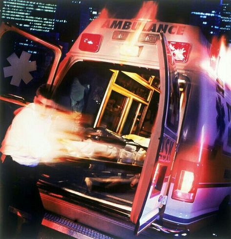 Emergency Aesthetic Hospital, Ambulance Wallpaper, Ambulance Aesthetic, Ambulance Lights, Ambulance Pictures, American Ambulance, Shots Shots Shots, Medical Pictures, Aesthetic London