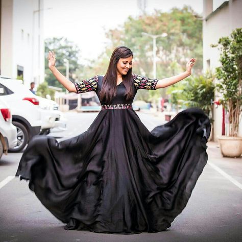 Anasuya latest photoshoot 2017 Latest Photoshoot Ideas, Photo Stills In Long Frocks, Anarkali Dress Photoshoot Poses, Photoshoot With Gown, Long Gown Poses Fashion Photography, Poses In Traditional Gown, Long Frocks For Photoshoot, Long Frocks Photo Poses, Photography Poses Long Dress