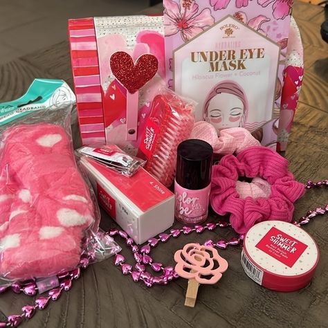 Pretty In Pink Valentines Mailbox Gift Set Includes Everything Pictured. Packed In A Cute Mailbox Ready To Give To That Special Someone Cute Mailbox, Mailbox Gift, Valentine Mailbox, Pink Scrubs, Under Eye Mask, Shimmer Shine, Mirrored Wallpaper, Special Someone, Pink Valentines