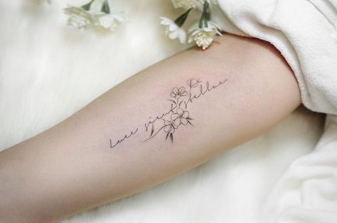 Mini Flowers Tattoo, Flower Script Tattoo, Grit Tattoo, Forearm Script Tattoo, Rosen Tattoo Frau, Handwriting Tattoos, Twin Tattoos, Cursive Tattoos, Rose Tattoos For Women