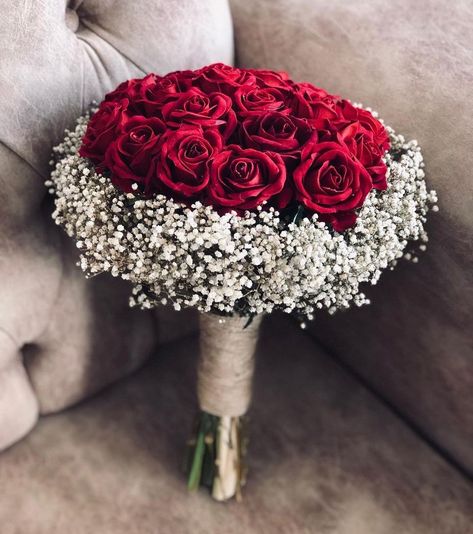 THE WEDDING BLISS on Instagram: “Some stunning bouquets by @ebrubuketevi 😍🌿 Which one is your favorite?” Red Rose Bouquet Wedding, Red Bridal Bouquet, Simple Wedding Bouquets, Flower Garland Wedding, Red Bouquet Wedding, Red Bouquet, Bridal Bouquet Flowers, Red Rose Bouquet, Rose Wedding Bouquet