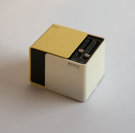 Wicked cool minimal design. Hiding and revealing seems an element of "retro futurism." Le Manoosh, Sony Radio, Sony Design, Radio Design, Radio Vintage, Dieter Rams, Portable Radio, Transistor Radio, Electronics Design