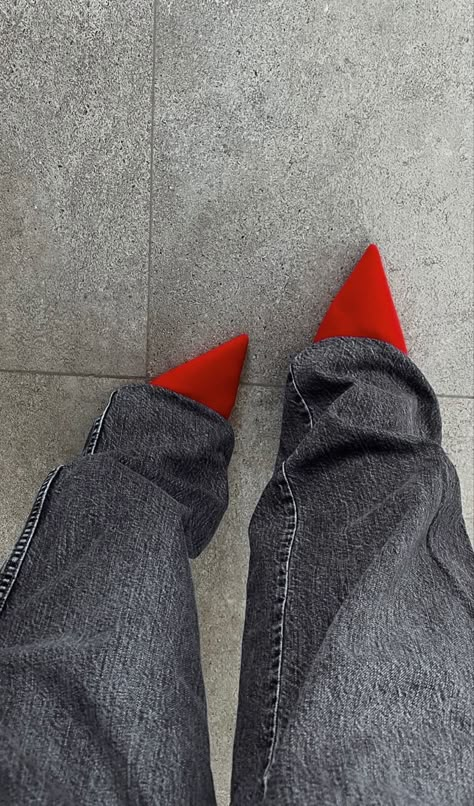 Red Heels Outfit, Shoes Heels Classy, Heels Outfits, Red Pumps, Red Aesthetic, On The Floor, Red Shoes, The Floor, Outfit Inspirationen