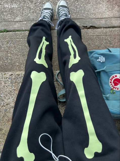 Phoebe bridgers skeleton punisher sweatpants, phoebe bridgers pin, liv1ivliv Phoebe Bridgers Sweatpants, Skeleton Sweatpants, Phoebe Bridgers Skeleton, 4 Friends, Phoebe Bridgers, Xmas List, Scott Pilgrim, Eye Contact, Nightmare Before Christmas