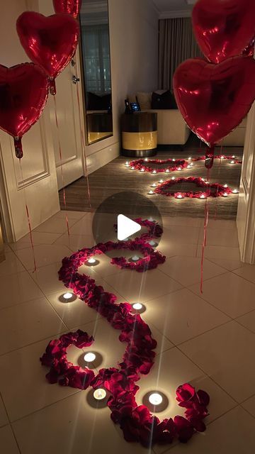 L U X U R Y  |  D E C O R  ᥫ᭡ on Instagram: "🥀🍾🌹" Balloons In Hotel Room, Romantic Room Decoration Surprise, Romantic Hotel Room Ideas For Him, Romantic Room Surprise For Him, Romantic Hotel Rooms, Room Surprise, Romantic Room Surprise, Romantic Room Decoration, Surprise For Him