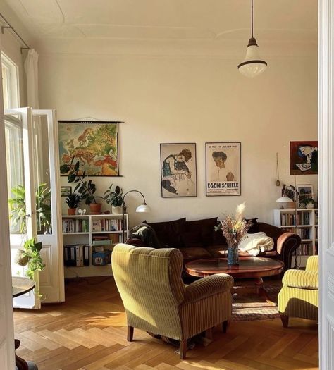 70s Furniture Living Room, Vogue Home Interior Design, Living Room With Office Space Layout, Berlin Apartment Aesthetic, Living Room Inspo Aesthetic, Vogue Home, Berlin Apartment, Cosy Apartment, Future Apartment Decor