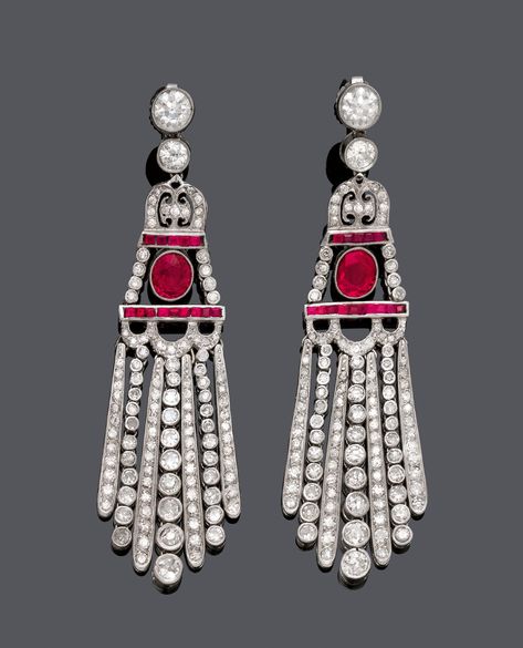 BURMA RUBY AND DIAMOND EAR PENDANTS, ca. 1920.  Platinum.  Art-Déco ear pendants, each set with 1 oval Burma ruby totalling ca. 1.70 ct, not heated, between 2 ruby-set lines, 4 circular-cut diamonds weighing ca. 1.30 ct, and suspending a fringe of single- and circular-cut diamonds weighing ca. 2.80 ct. L ca. 6,3 cm. Tapered Fringe, Vintage Jewelry 1920, Bijoux Art Deco, Ruby Set, Burmese Ruby, Diamond Pendent, Jeweled Earrings, Ruby Earrings, Ruby Jewelry