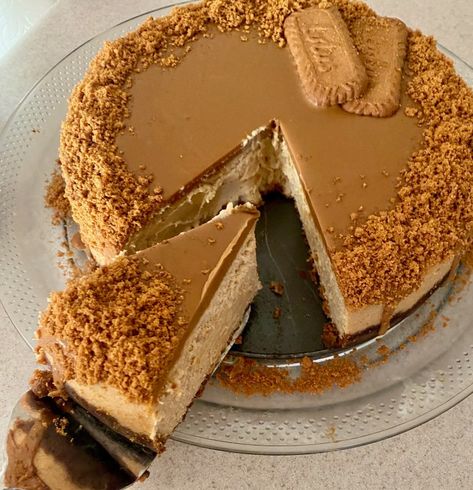 Biscoffee Cheesecake, Biscoff Cheesecake Aesthetic, Lotus Cookie Cheesecake, Lotus Biscoff Cheesecake Recipe, Lotus Cheesecake Recipe, Decorated Cheesecake, Aesthetic Cheesecake, Cheesecake Lotus, Cheesecake Aesthetic