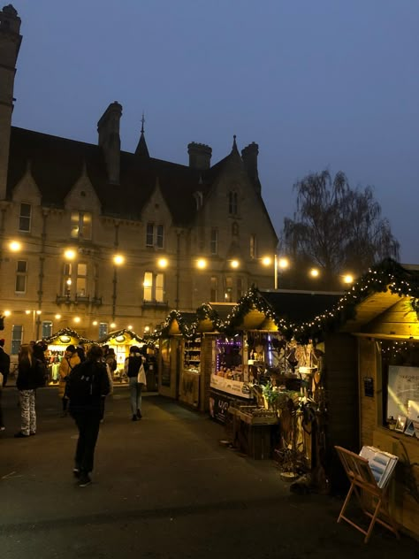 Borough Market Christmas, Christmas Markets Aesthetic, York Christmas Market, Christmas Market Aesthetic, Winter Markets, Edinburgh Christmas Market, Cottage Academia, Edinburgh Christmas, Canada Christmas