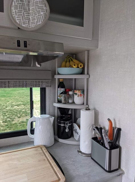 Rangement Caravaning, Camper Storage Ideas Travel Trailers, Camper Organization Rv Living, Camper Organization Travel Trailers, Caravan Storage, Zelt Camping, Boat Food Ideas, Rv Interior Remodel, Camper Interior Design