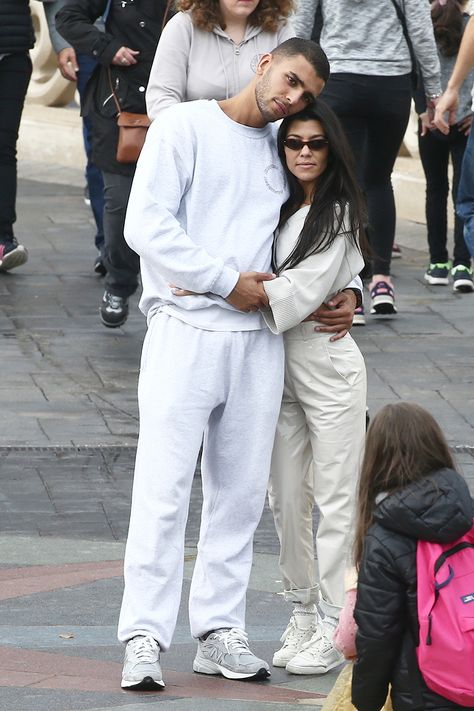 I love kourtneys outfit Kourtney And Younes Style, Kourtney Kardashian Sneakers, Kardashian Disneyland Outfits, Kourtney Younes Fashion, Kourtney Kardashian Disneyland, Kourtney Kardashian Younes Style, Kourtney Younes, Kourtney And Younes, Kourtney Kardashian 2018