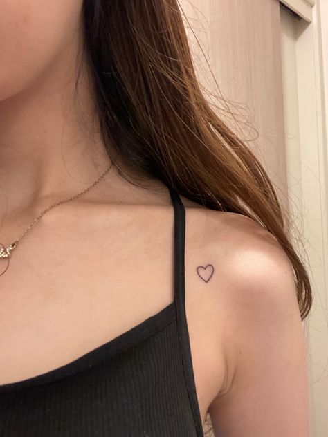 Front Shoulder Heart Tattoo, Shoulder Heart Tattoos For Women, Heart Tattoo Shoulder Small, Heart Tattoo On Shoulder For Women, Simplistic Heart Tattoo, Tiny Heart Tattoo Shoulder, Collarbone Tattoo Aesthetic, Heart On Shoulder Tattoo, Collarbone Heart Tattoo