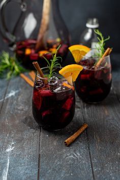 Fall Sangria Recipes, Spanish Red Wine, Red Sangria Recipes, Winter Sangria, Holiday Sangria, Red Wine Sangria, Sangria Cocktail, Date Night Recipes, Sangria Recipe