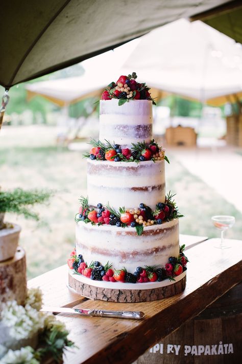 Naked Cake With Berries, Berry Wedding Cake, Fruit Wedding Cake, Cake With Berries, Wedding Cheesecake, Berry Wedding, Fruit Wedding, Berry Cake