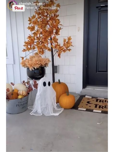 Party Balloon Ideas, Porche Halloween, Elmers Glue, Halloween Party Balloons, Casa Halloween, Halloween Front Porch Decor, Homemade Halloween Decorations, Theme Harry Potter, One Balloon