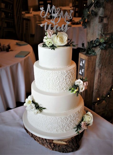 Simple Piped Wedding Cake, Piped Wedding Cake Buttercream, Sage And Silver Wedding, Wedding Cake Icing Designs, Wedding Cake Piping Designs, Cake Icing Designs, Wilton Wedding Cakes, Piped Wedding Cake, Wedding Cake Piping