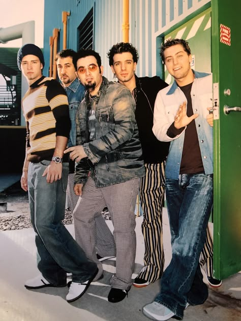 2000s Fashion Outfits Men, 2000s Mens Fashion, 2000s Fashion Men, Justin Timberlake Nsync, 2000s Boys, 90s Boy Bands, Joey Fatone, Boys Fashion Trends, People Screaming