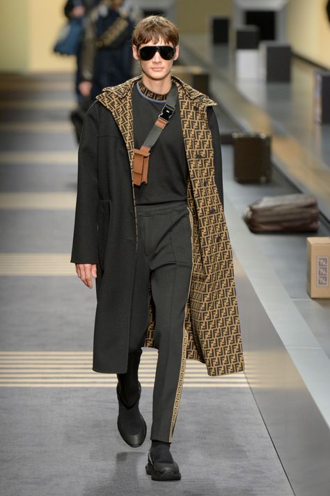 Fendi Men’s Fall 2018 Fendi Outfits, Fendi Outfit, Fendi Men, Mens Fall, Male Fashion, Women's Handbags, Fall 2018, Mens Fashion Trends, Luxury Vintage